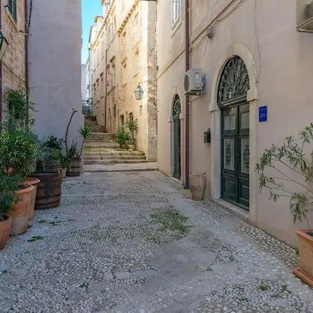 A House In The Walls * دوبروفينك
